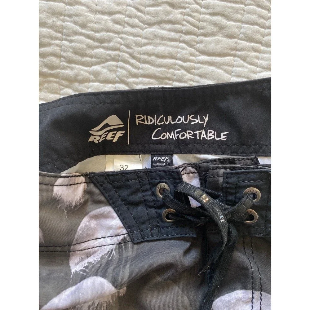 Reef rediculously comfortable swim board shorts 32